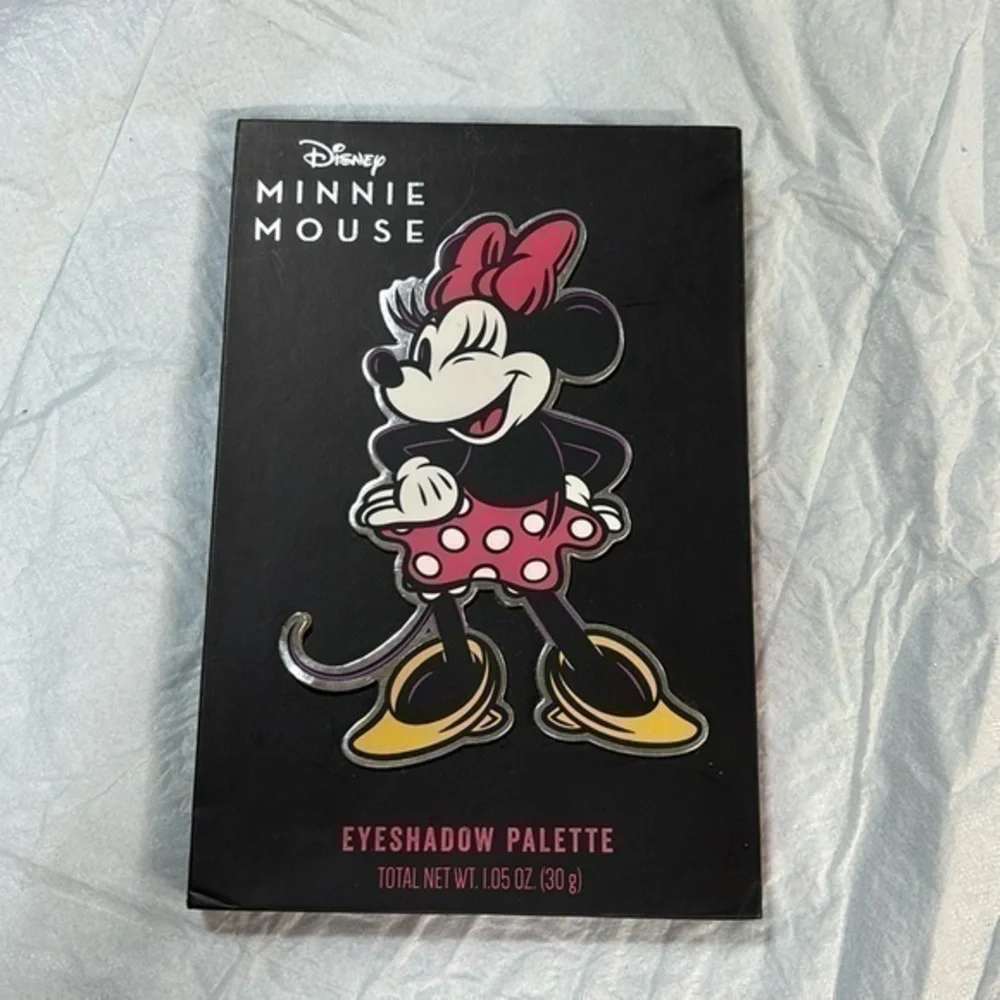 Disney Minnie Mouse 12  eyeshadow Palette with built in mirror